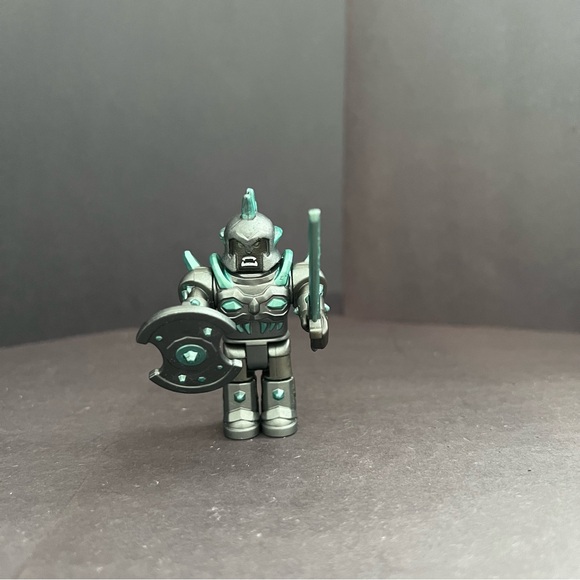 Roblox Series 1 Figure KORBLOX General w/ Accessories - Picture 1 of 3